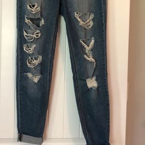 SneakPeek Distressed Skinny Crop